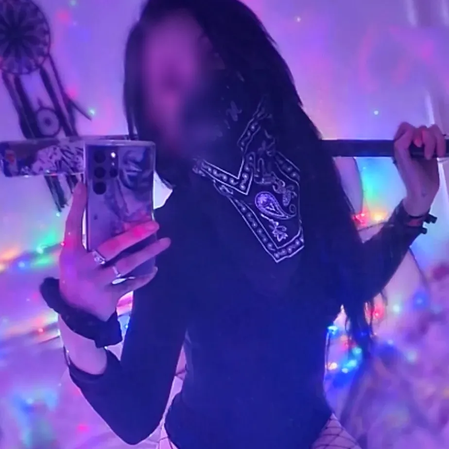 Helena, 28