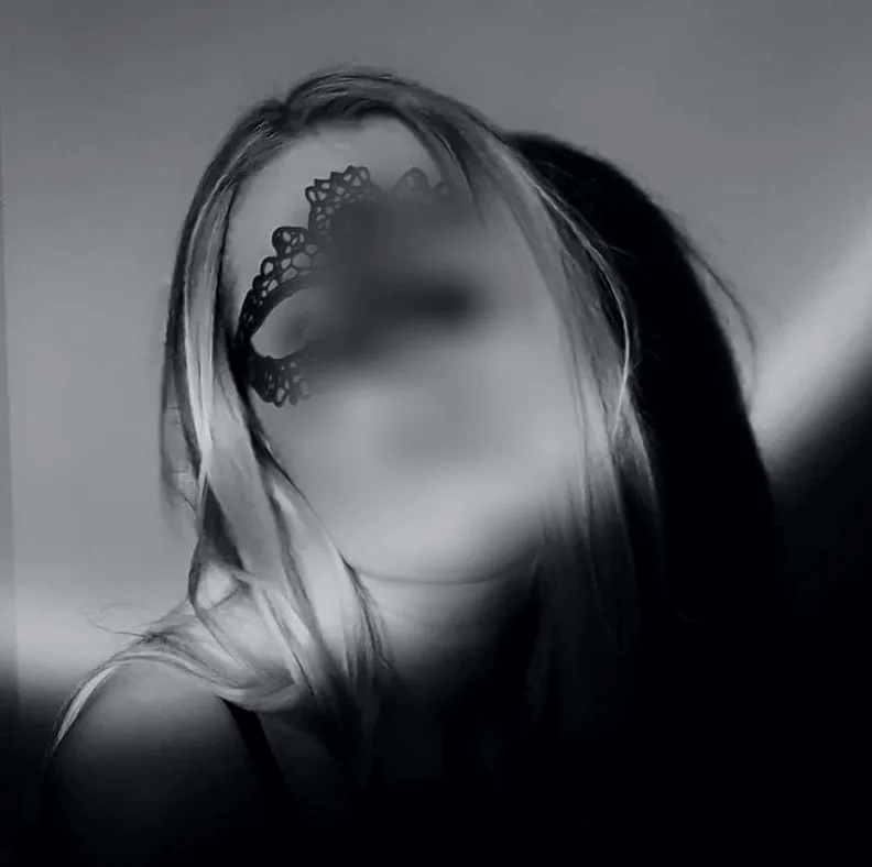 Larissa, 36