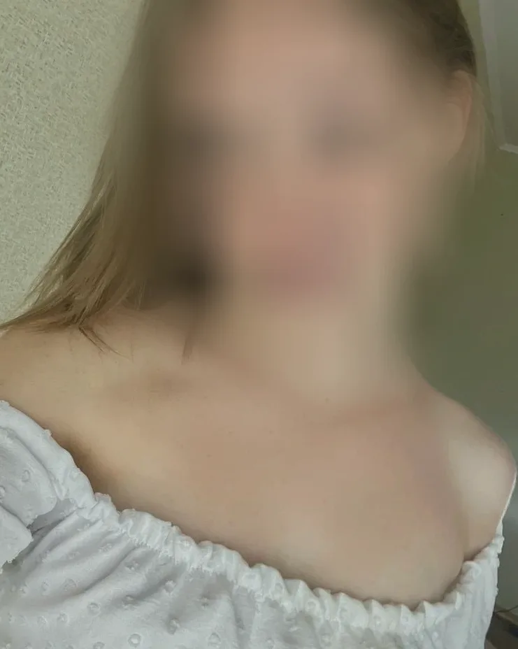 Leonie, 34