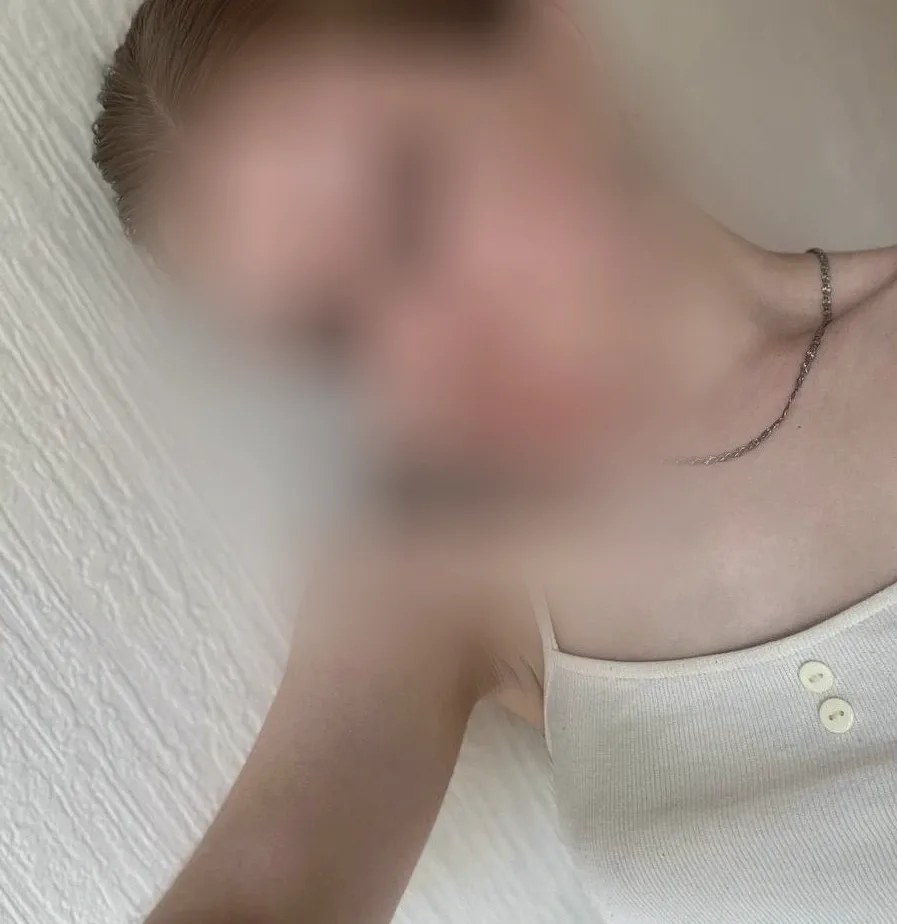 Sabrina, 24