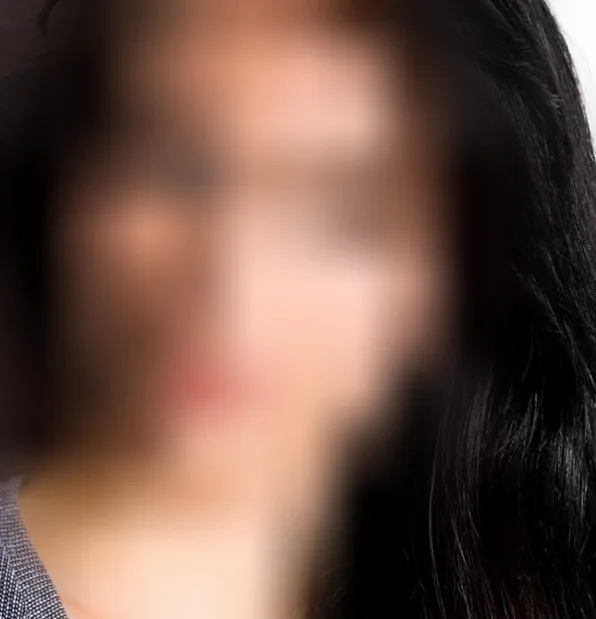 Sabrina, 37